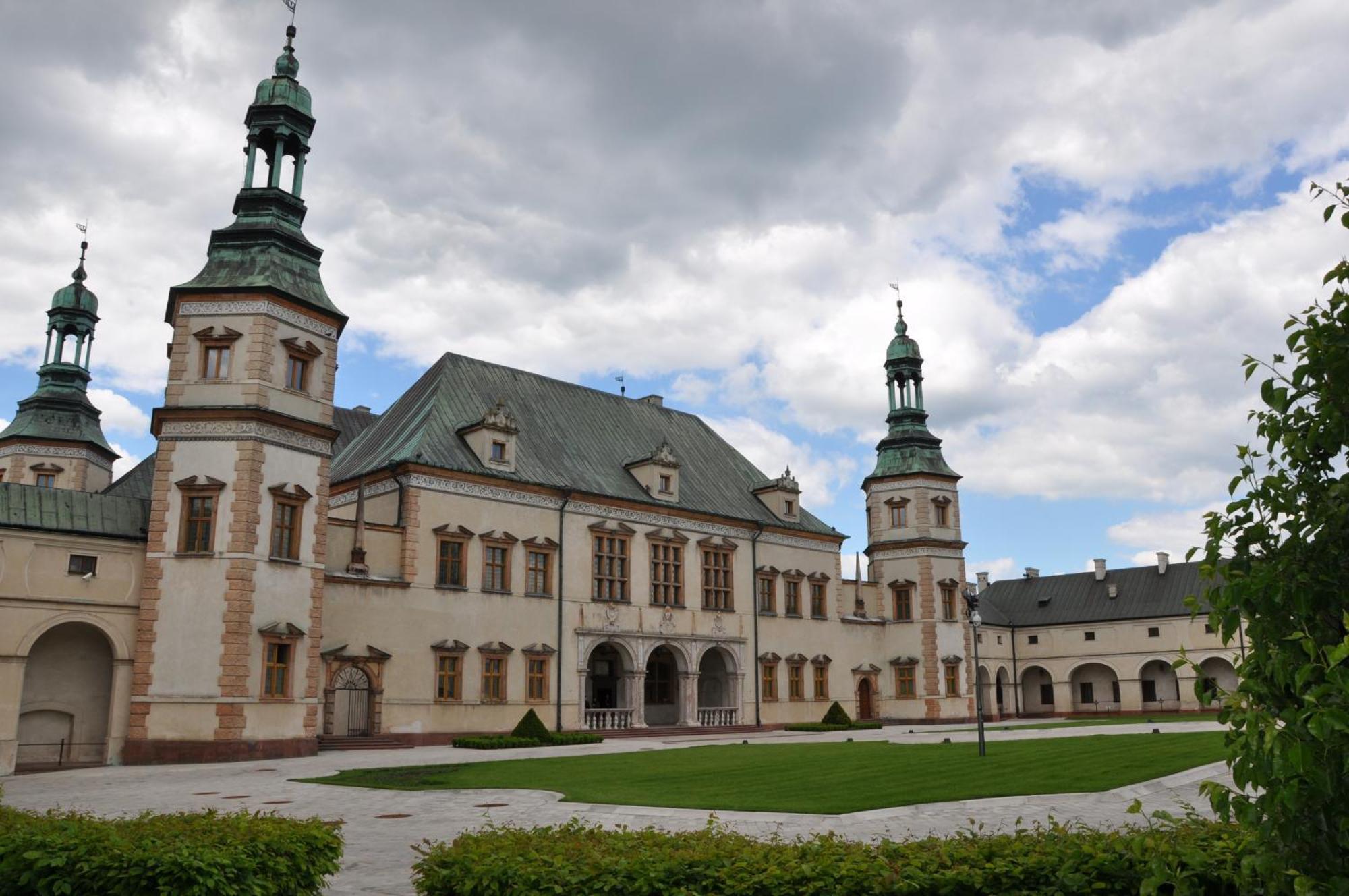 Centrum Solna Parking Free Apartment Kielce